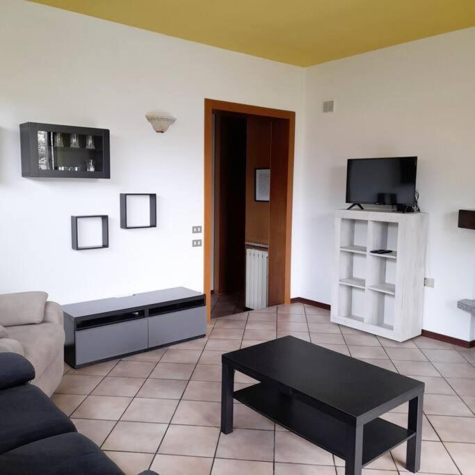 Willa Il Vecchio Kiwi - House With Private Garden Oleggio Castello Zewnętrze zdjęcie